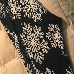 NWOT tags Agnes and Dora leggings